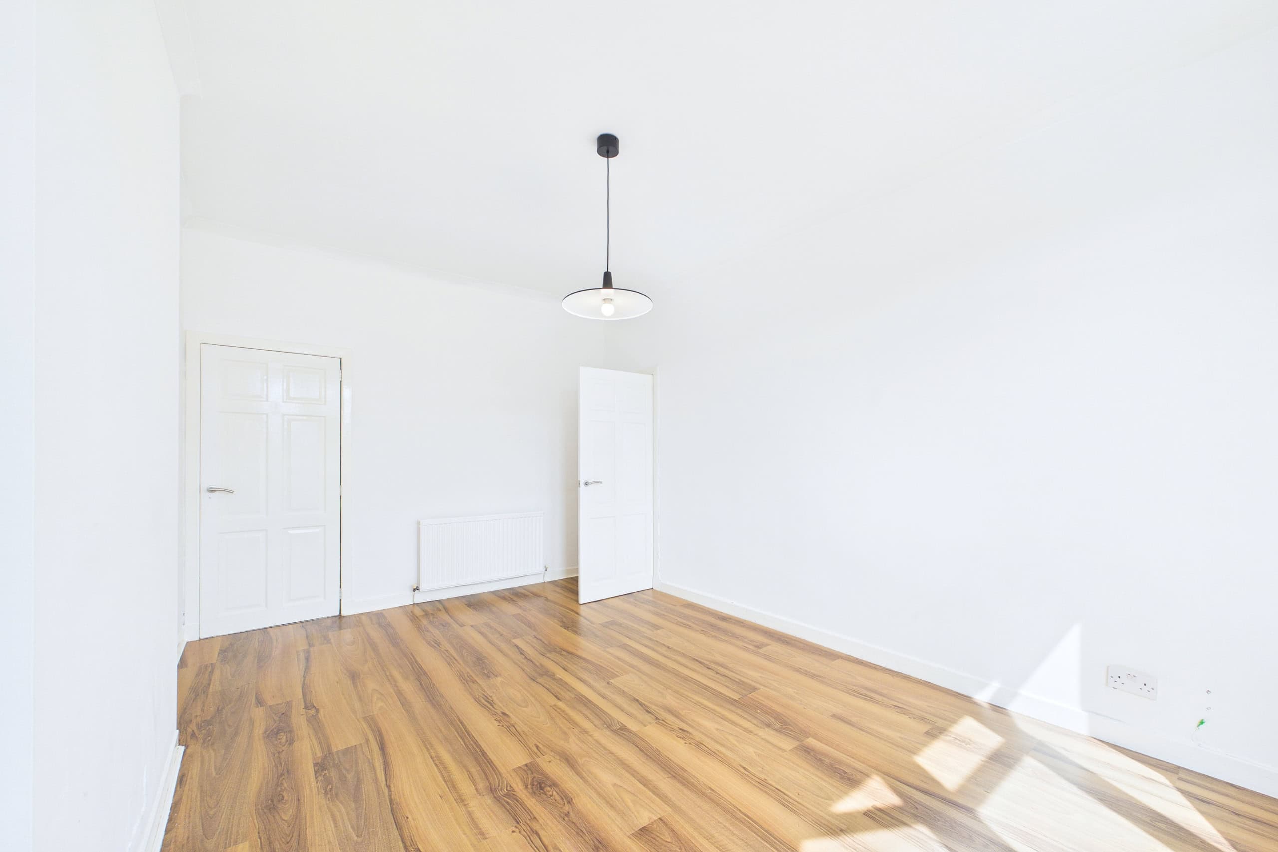 Refurbished Three-Bedroom Upper Cottage Flat To Let in Mosspark, Glasgow