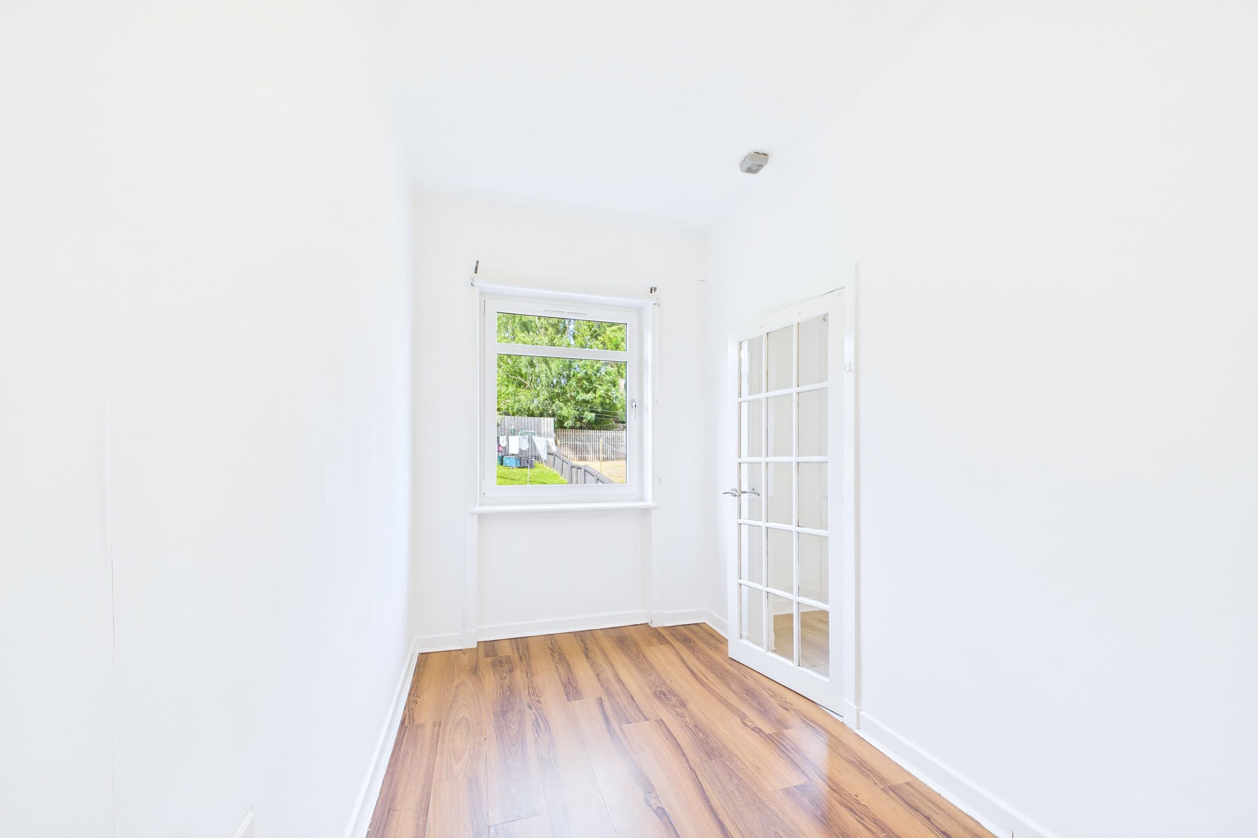 Refurbished Three-Bedroom Upper Cottage Flat To Let in Mosspark, Glasgow