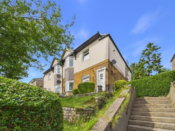 Refurbished Three-Bedroom Upper Cottage Flat To Let in Mosspark, Glasgow