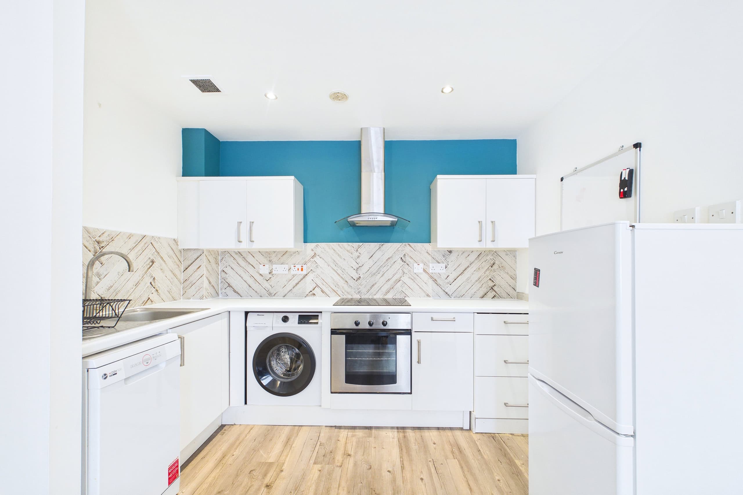 48 West Regent Street - Stylish One-Bedroom Apartment To Let in De Quincey House