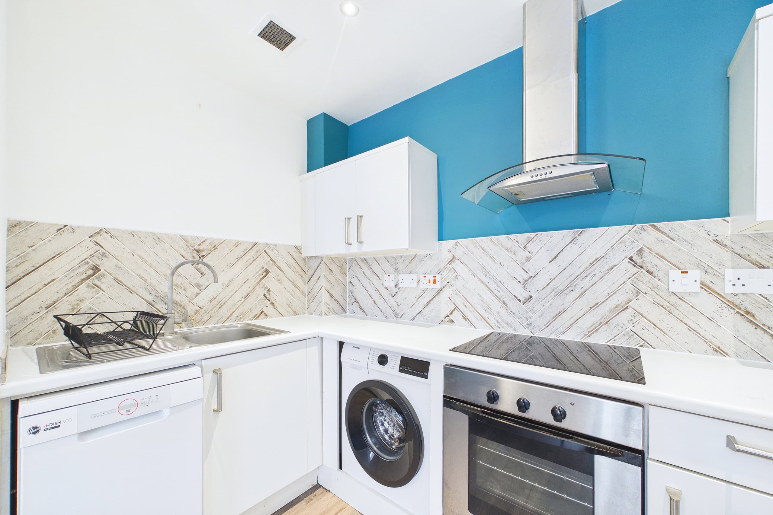 48 West Regent Street - Stylish One-Bedroom Apartment To Let in De Quincey House