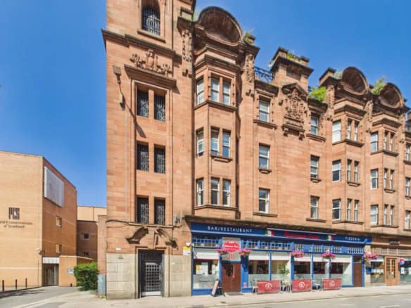 Exceptional Two-Bedroom Top Floor Flat for Sale in Glasgow City Centre