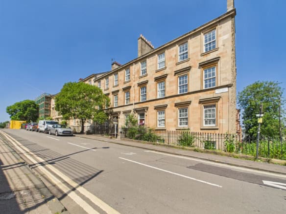 46 Buccleuch Street - Stylish Three-Bedroom Tenement Flat for Sale in Glasgow City Centre