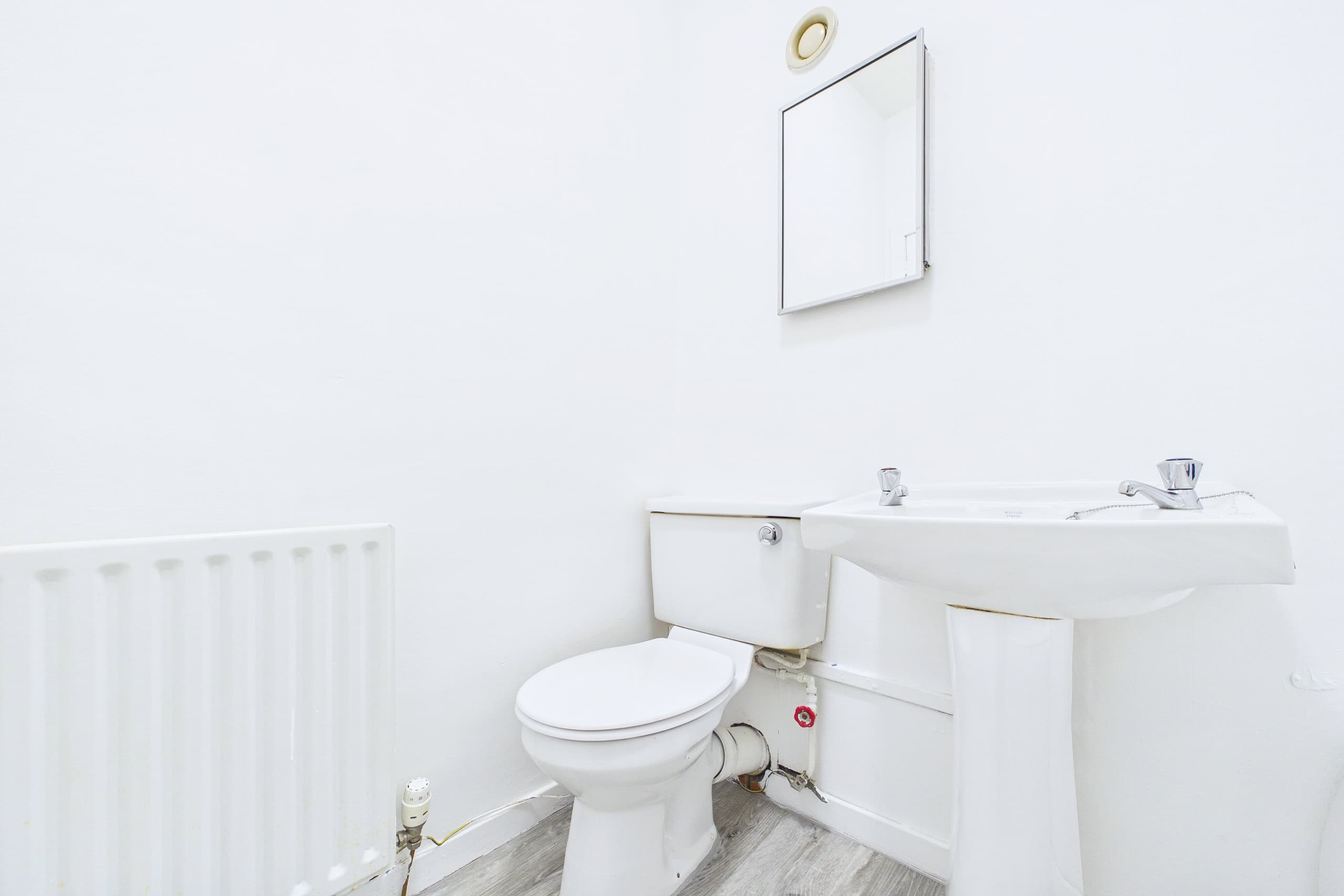Bright One-Bedroom Top Floor Tenement Flat To Let in Dennistoun, Glasgow