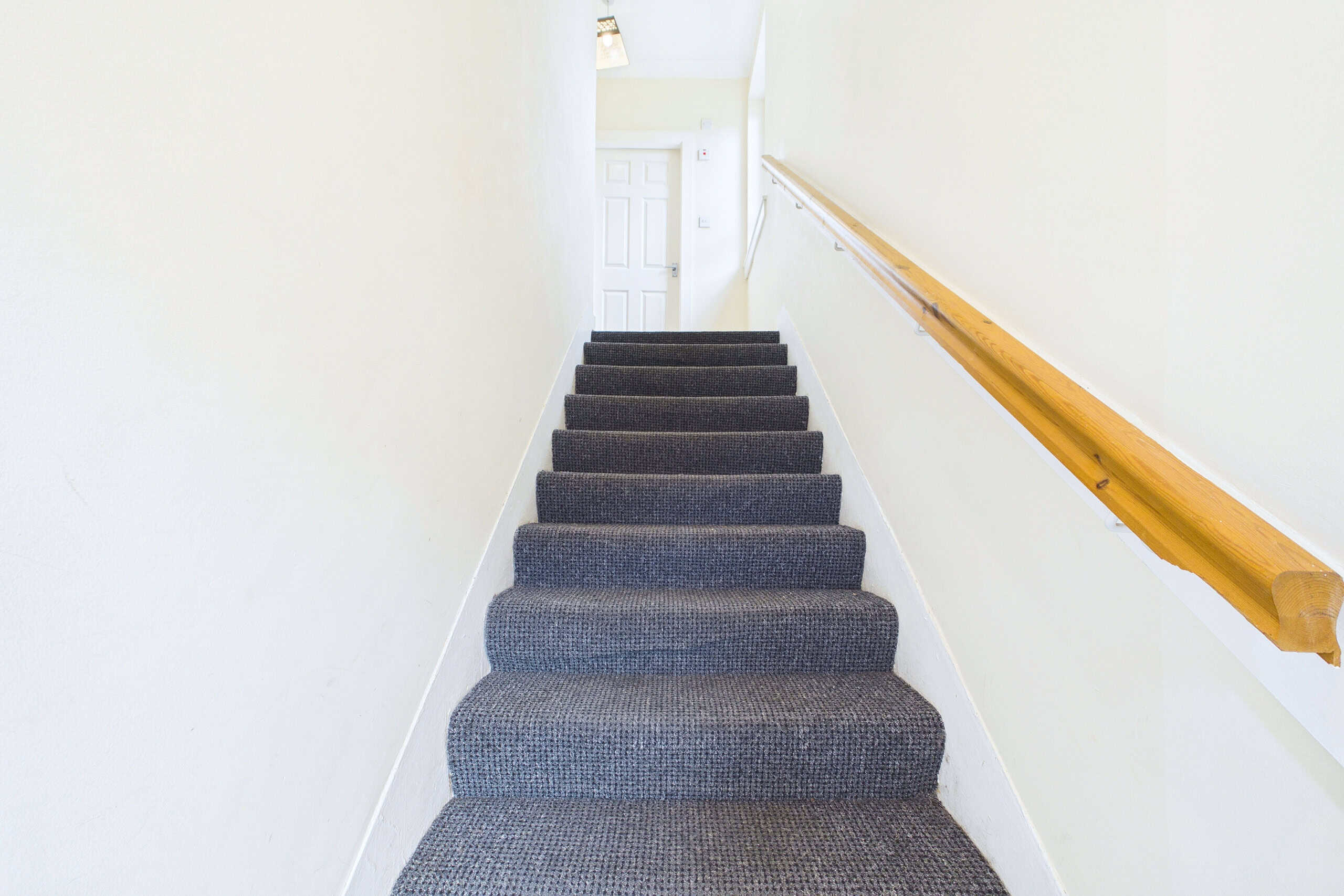 Bright Two-Bedroom Upper Cottage Flat To Let in Springburn, Glasgow