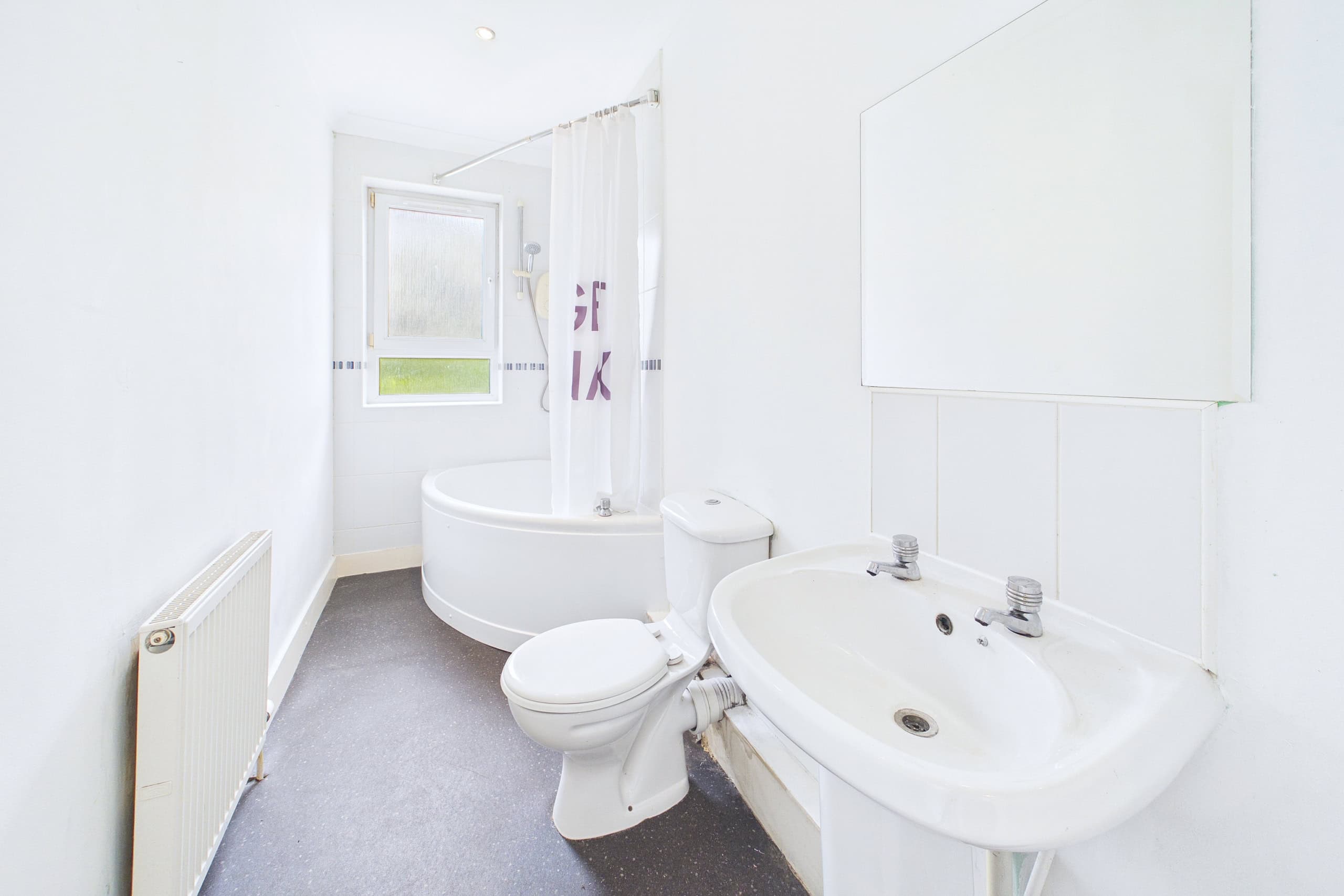 Bright Two-Bedroom Upper Cottage Flat To Let in Springburn, Glasgow
