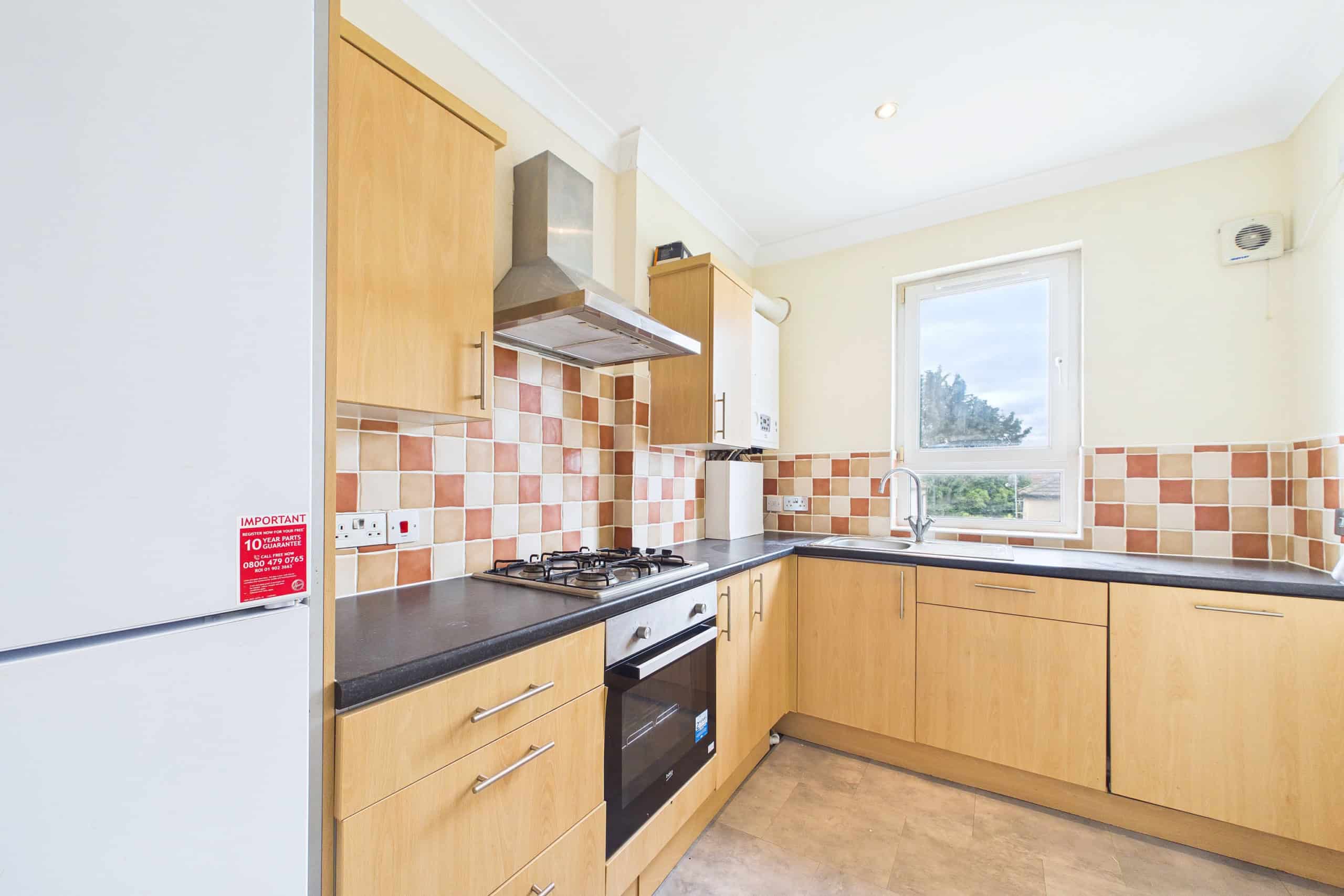 Bright Two-Bedroom Upper Cottage Flat To Let in Springburn, Glasgow