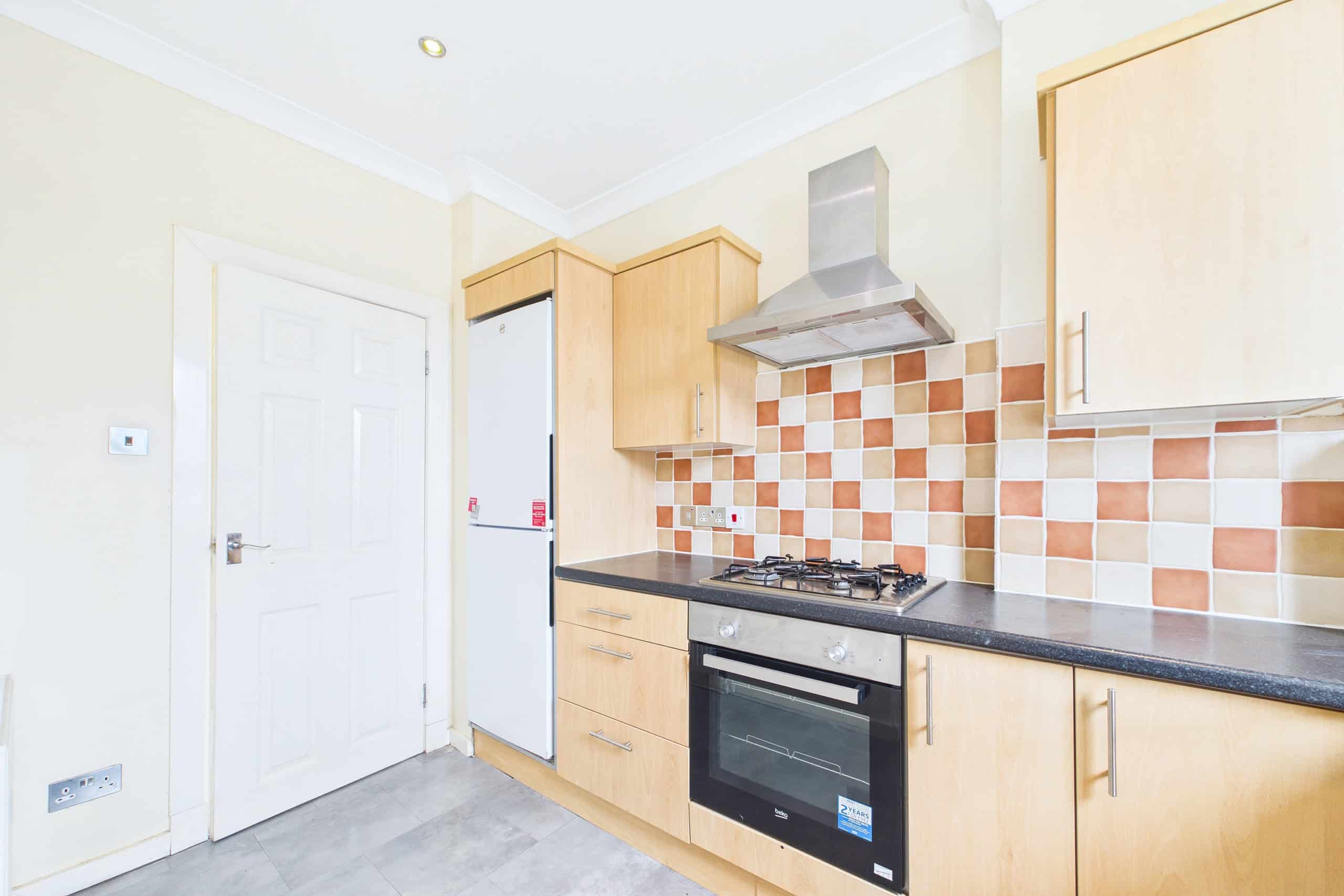 Bright Two-Bedroom Upper Cottage Flat To Let in Springburn, Glasgow