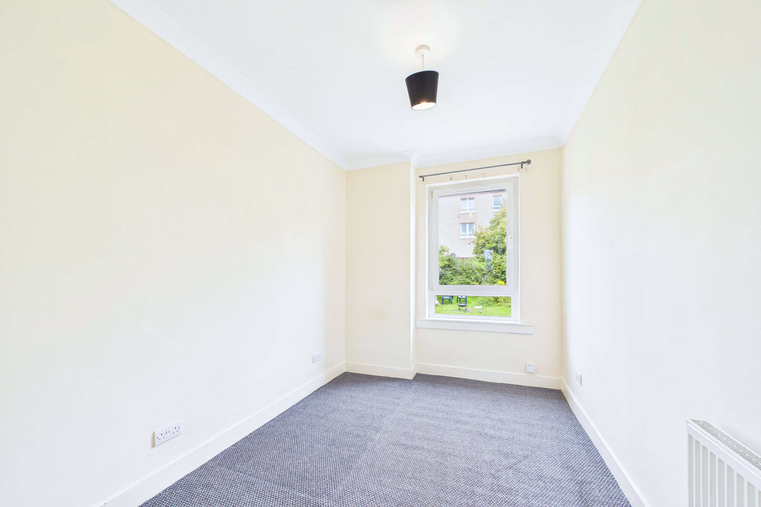 Bright Two-Bedroom Upper Cottage Flat To Let in Springburn, Glasgow