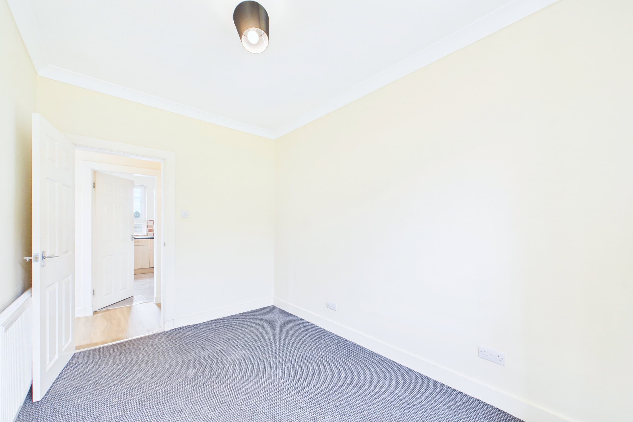 Bright Two-Bedroom Upper Cottage Flat To Let in Springburn, Glasgow