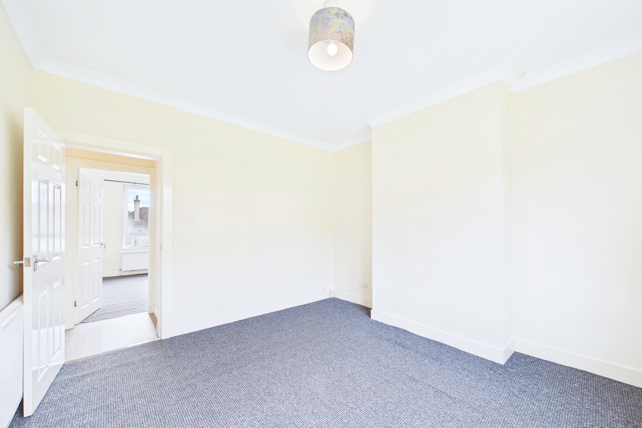 Bright Two-Bedroom Upper Cottage Flat To Let in Springburn, Glasgow