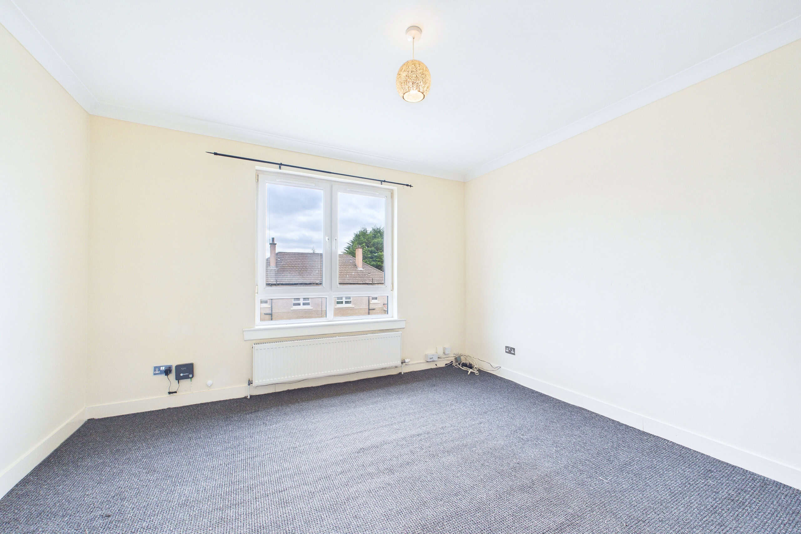 Bright Two-Bedroom Upper Cottage Flat To Let in Springburn, Glasgow
