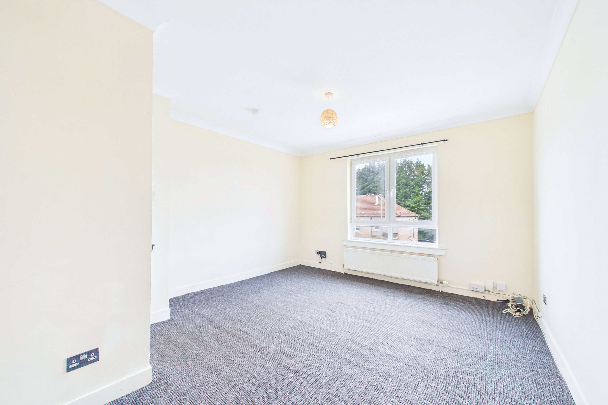 Bright Two-Bedroom Upper Cottage Flat To Let in Springburn, Glasgow
