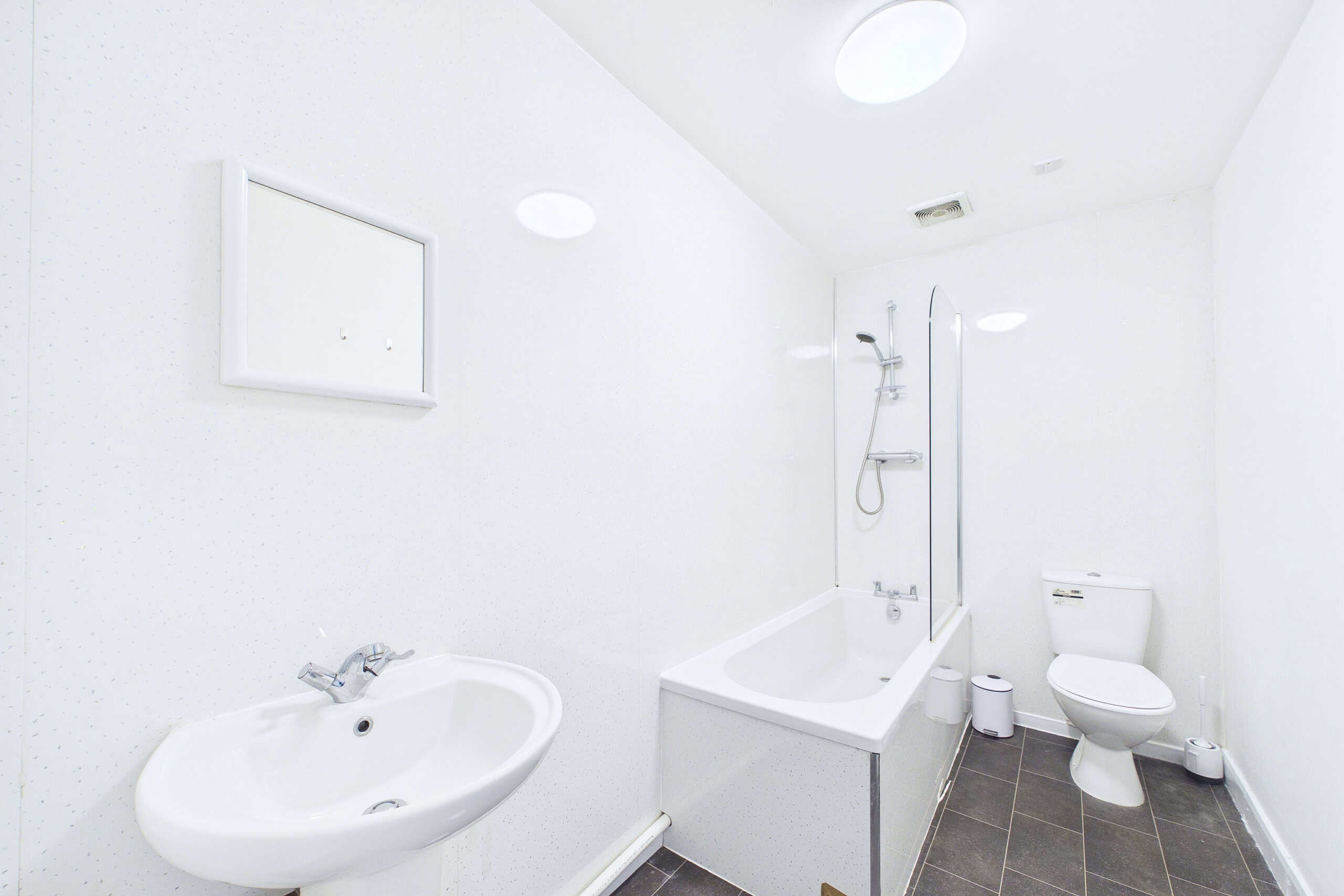 Three-Bedroom Top Floor Tenement Flat To Let on West Princes Street, Glasgow