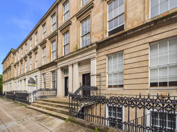 Three-Bedroom Top Floor Tenement Flat To Let on West Princes Street, Glasgow