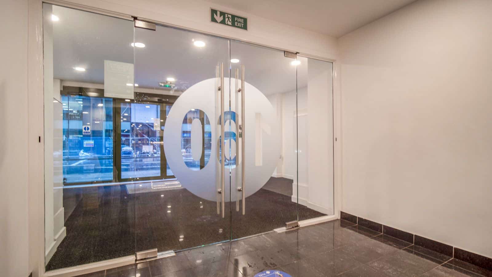exceptional three-bedroom executive apartment to let on Bothwell Street, in the heart of Glasgow City Centre.