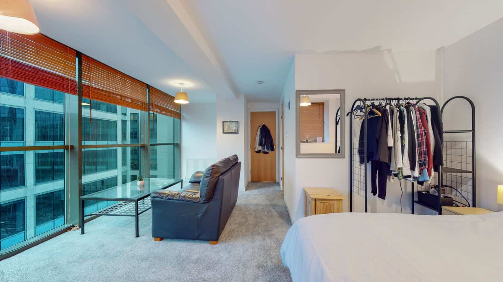 exceptional three-bedroom executive apartment to let on Bothwell Street, in the heart of Glasgow City Centre.