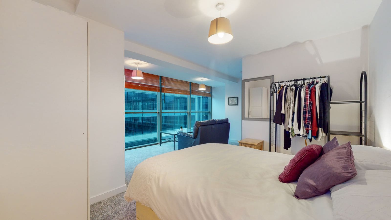 exceptional three-bedroom executive apartment to let on Bothwell Street, in the heart of Glasgow City Centre.