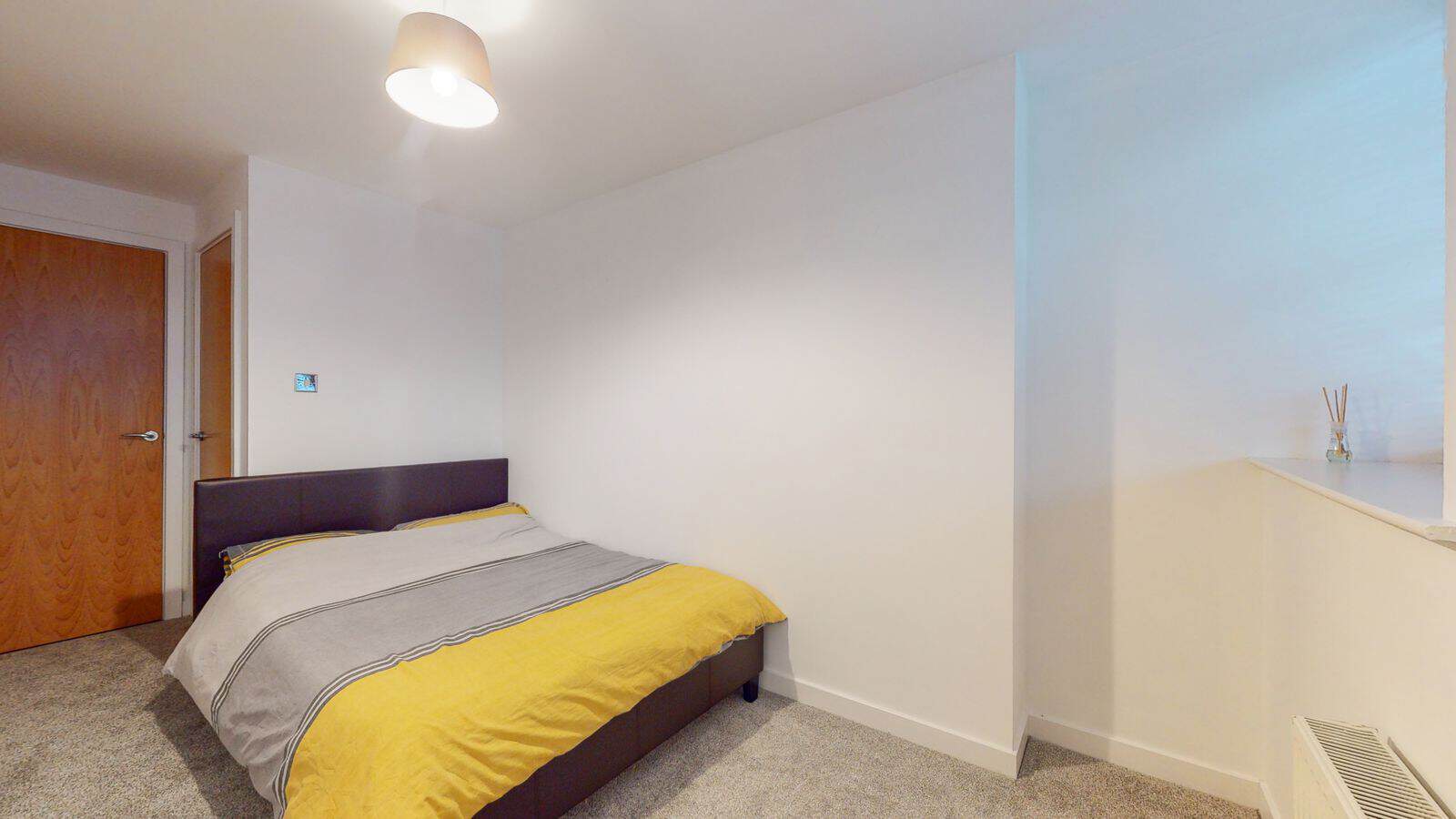 exceptional three-bedroom executive apartment to let on Bothwell Street, in the heart of Glasgow City Centre.