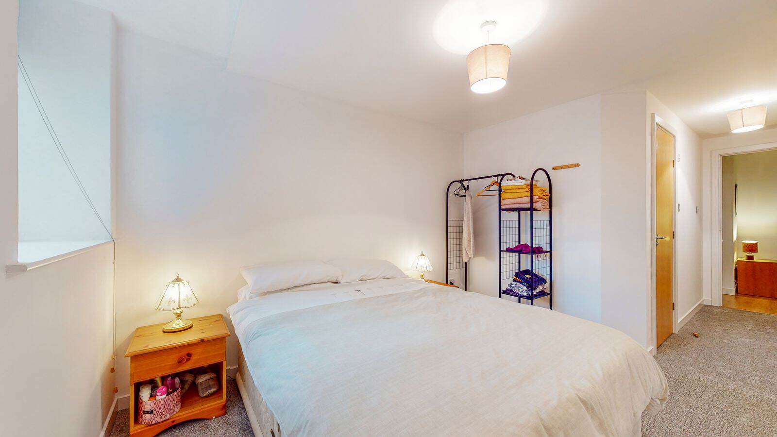 exceptional three-bedroom executive apartment to let on Bothwell Street, in the heart of Glasgow City Centre.