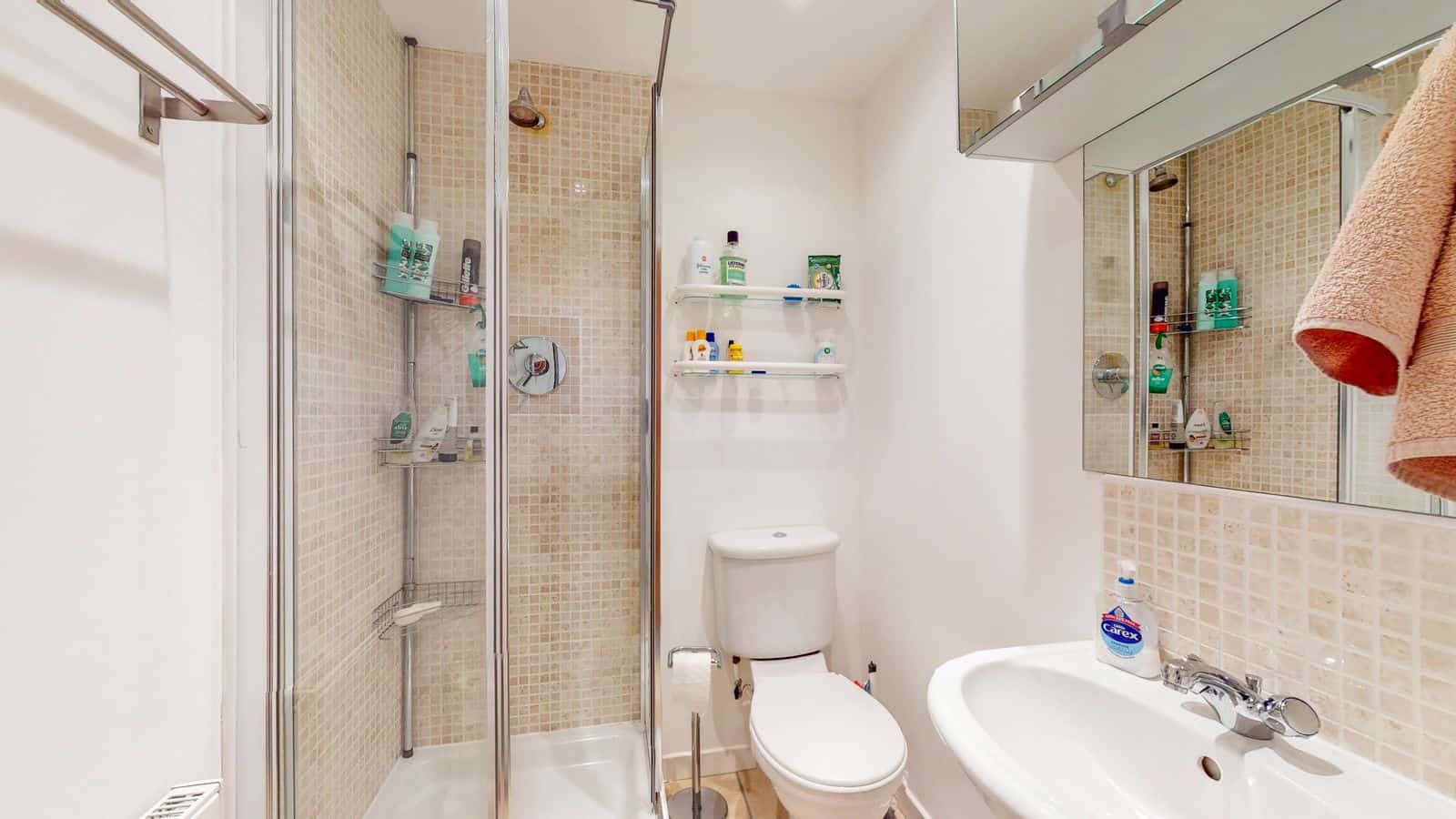 exceptional three-bedroom executive apartment to let on Bothwell Street, in the heart of Glasgow City Centre.