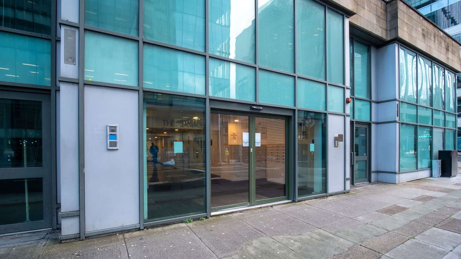 exceptional three-bedroom executive apartment to let on Bothwell Street, in the heart of Glasgow City Centre.