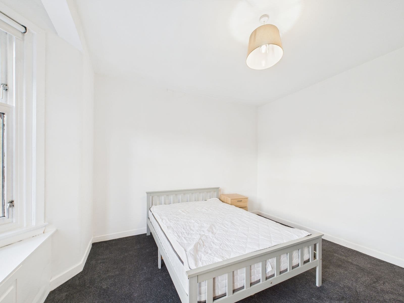 Spacious Two-Bedroom Flat To Let in Dennistoun, Glasgow