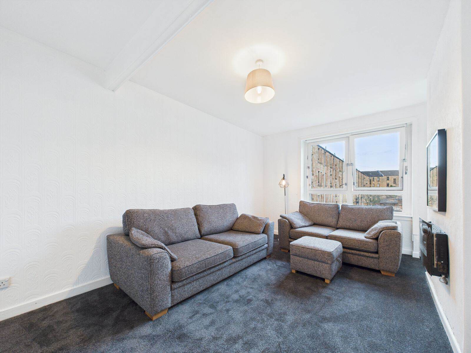 Spacious Two-Bedroom Flat To Let in Dennistoun, Glasgow
