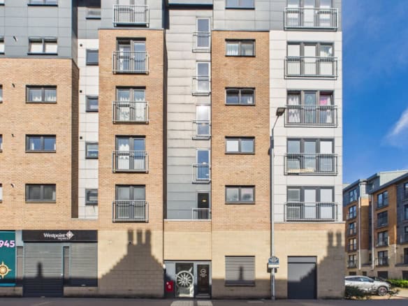 Modern Two-Bedroom Furnished Apartment To Let on Pollokshaws Road