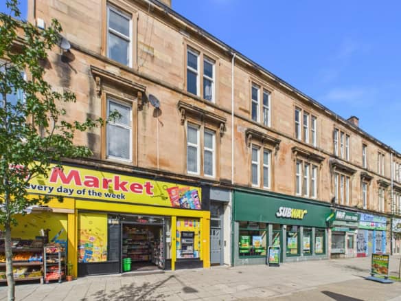 Spacious Three-Bedroom Flat on Paisley Road West