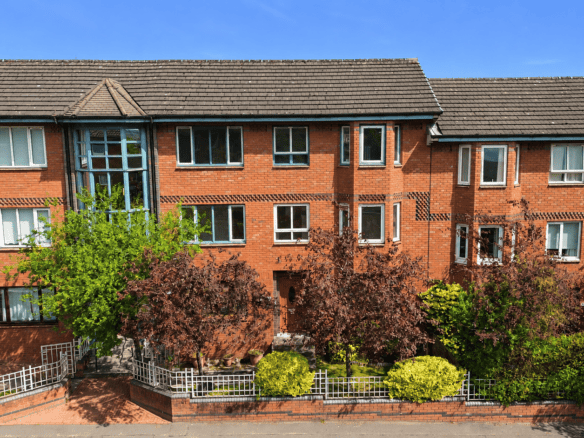 Two-Bedroom Ground Floor Flat for Sale in Maryhill, Glasgow
